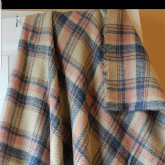 Large scarf - Picture 2 of 2